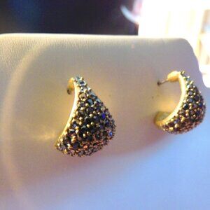 BLACK SPINEL HUGGIE EARRINGS in SILVER SETTING